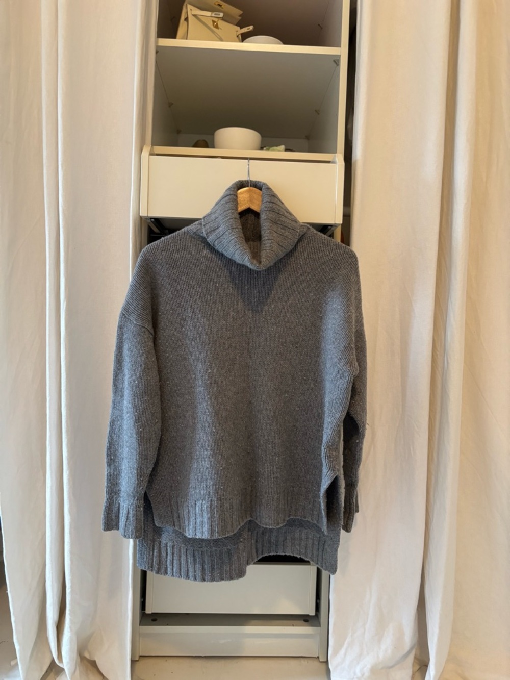 Nili Lotan women’s cashmere Gray Turtleneck Sweater